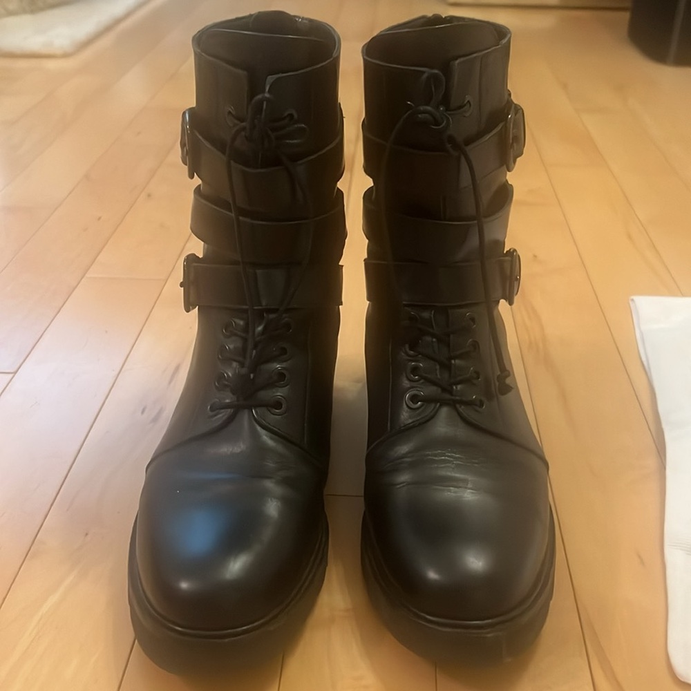 Stuart Weitzman black urbanite / combat boot - size 7.5